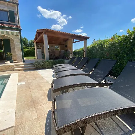 Dracena Mit Privatem Saltwater Pool Casa de Férias Višnjan