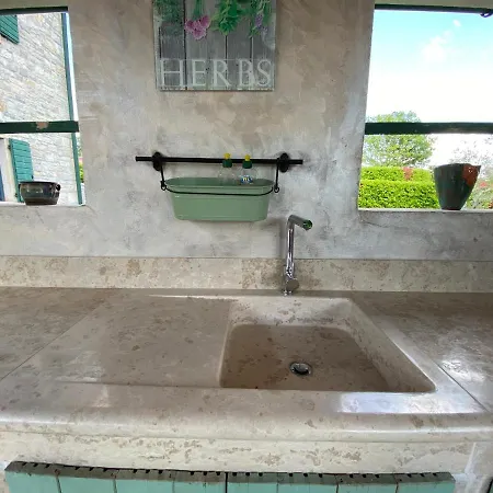 Dracena Mit Privatem Saltwater Pool Višnjan