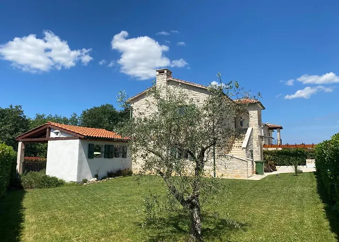 Casa de Férias Dracena Mit Privatem Saltwater Pool Višnjan