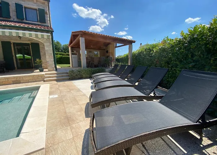 Dracena Mit Privatem Saltwater Pool Casa de Férias Višnjan