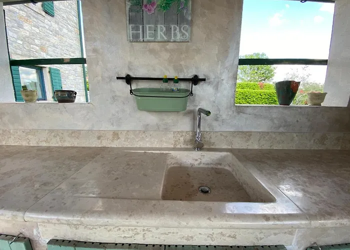 Dracena Mit Privatem Saltwater Pool Višnjan